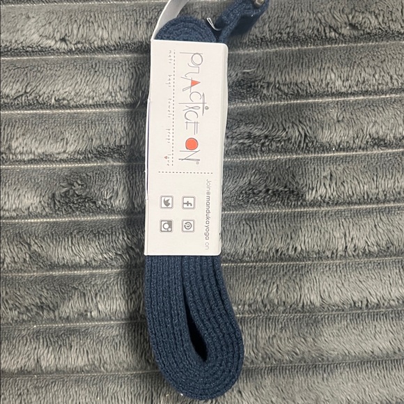 NWT Manduka Yogitoes Yoga Mat Towel - Amethyst Array & Manduka Unfold Mat Strap - Picture 5 of 6